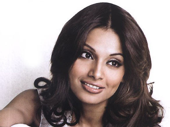 Bipasha Basu Photos, Images, HD Wallpapers, Bipasha Basu HD Images ...