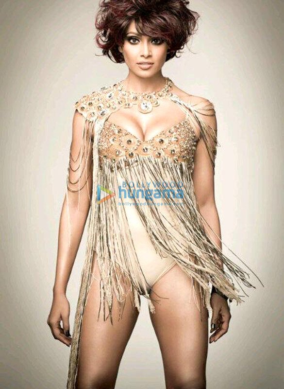 bipasha basu 220
