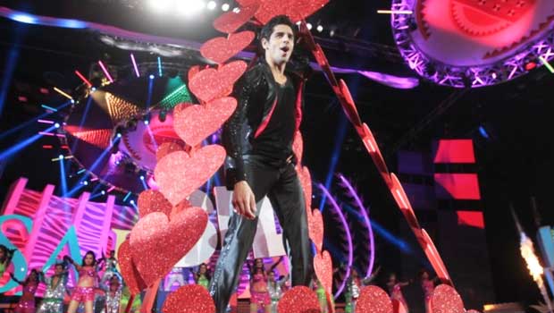 Priyanka – Karan At ‘SAIFTA Awards’ In South Africa