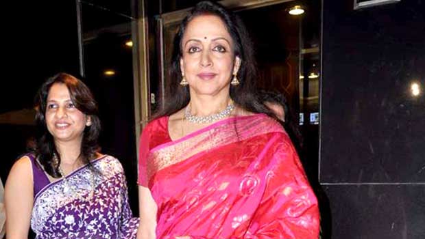 Hema Malini At ‘Sarvan-Shashvatam’ Art & Couture Exhibition