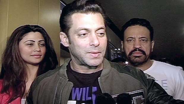 Salman Khan Watches Sholay 3D