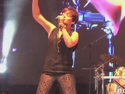 Sunidhi Chauhan-Rakesh Maini Sing ‘Disco Deewane’ At Channel V Indiafest in Goa