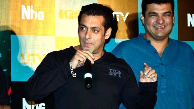 Salman’s Chance Pe Dance On Journalist Questions