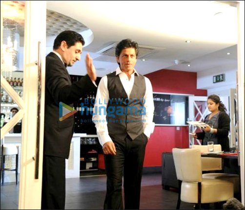 check out srk shoots commercial at chak89 2 check out srk shoots commercial at chak89 2