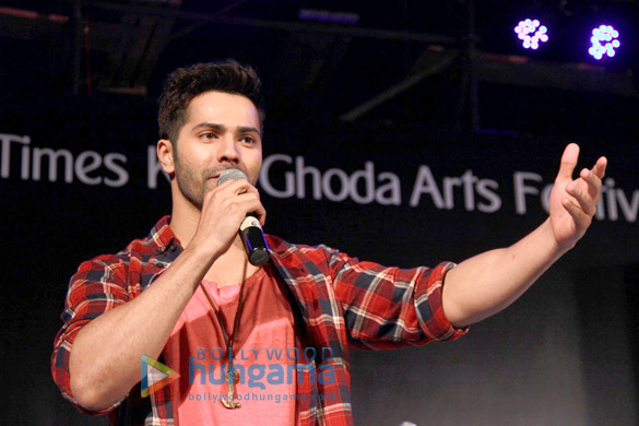 varun dhawan promotes badlapur at kala ghoda festival 9