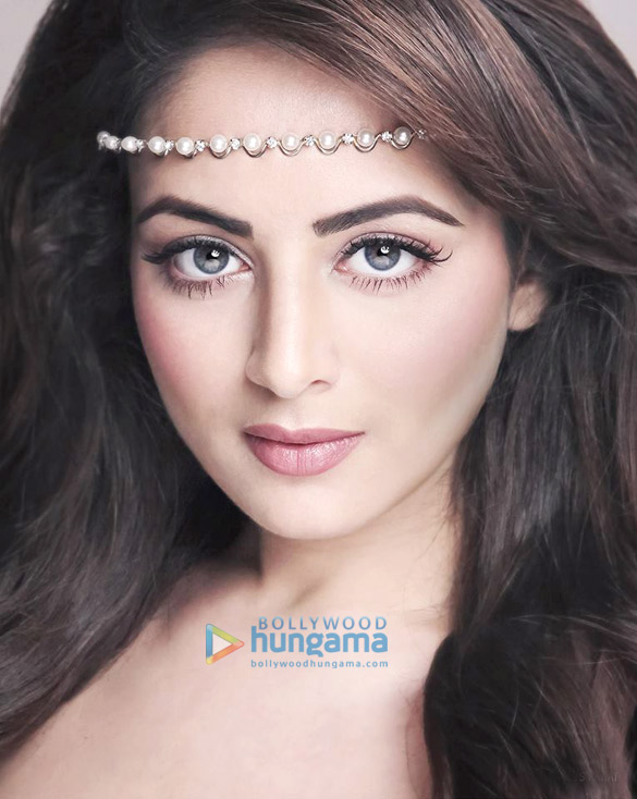 zoya afroz 20