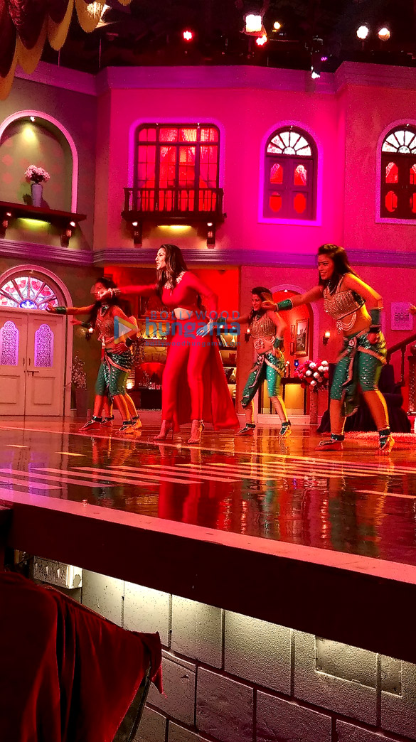 sunny leone jay bhanushali on the sets of comedy nights with kapil to promote ek paheli leela 4