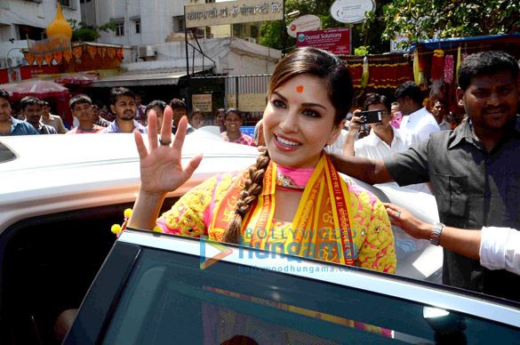 sunny leone visits siddhivinayak temple to seek blessings for kuch kuch locha hai 11