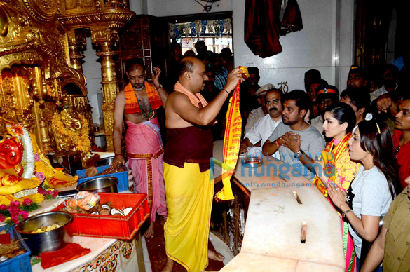 sunny leone visits siddhivinayak temple to seek blessings for kuch kuch locha hai 3
