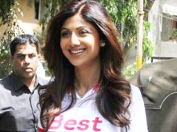 Shilpa Shetty Hand Delivers A Product To 10,000th Customer Of ‘Best Deal TV’