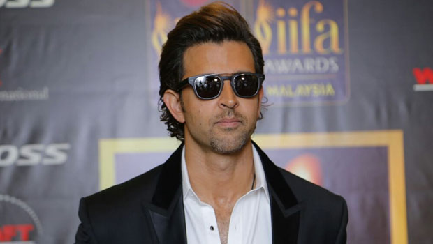 Roshans Share A Touching Moment At ‘IIFA 2015’