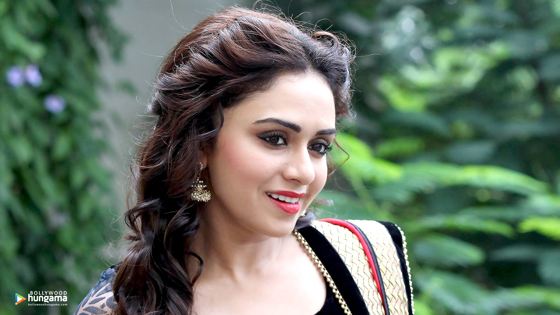 Amruta Khanvilkar Amruta Khanvilkar