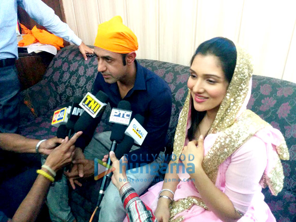 cast of second hand husband seek blessings at the golden temple 5