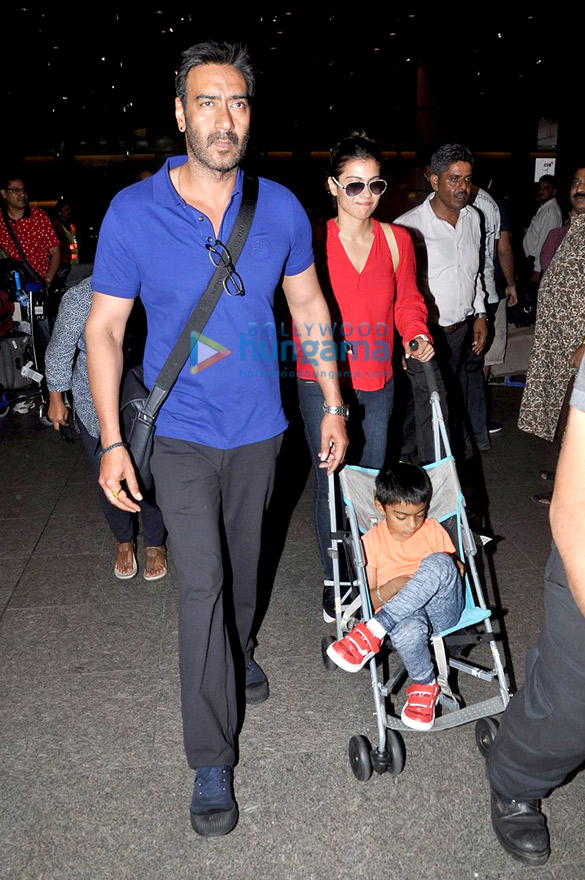 ajay devgn kajol snapped with kids returning from vacations 2