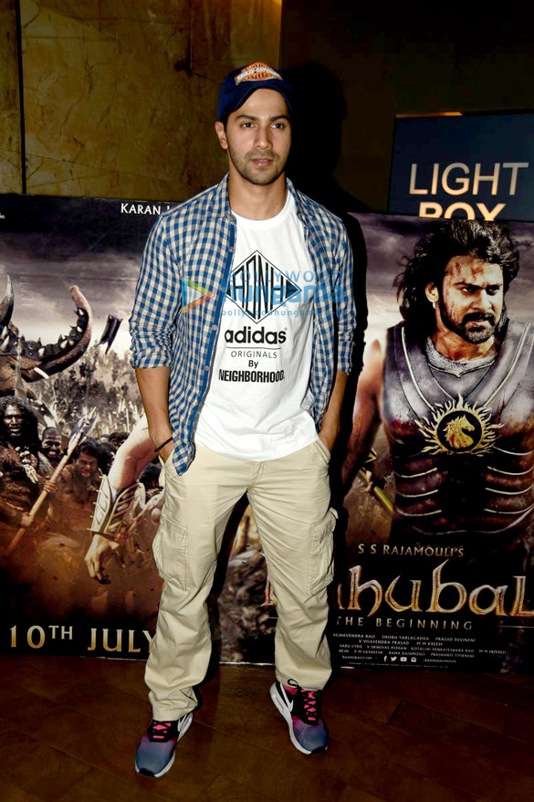 salman khan varun dhawan grace the screening of bahubali 3
