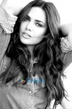 Celebrity Photo Of Esha Gupta