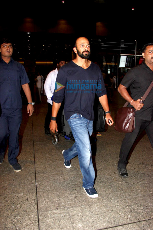 shah rukh khan kajol arrive in mumbai after finishing dilwale shoot in bulgaria 9