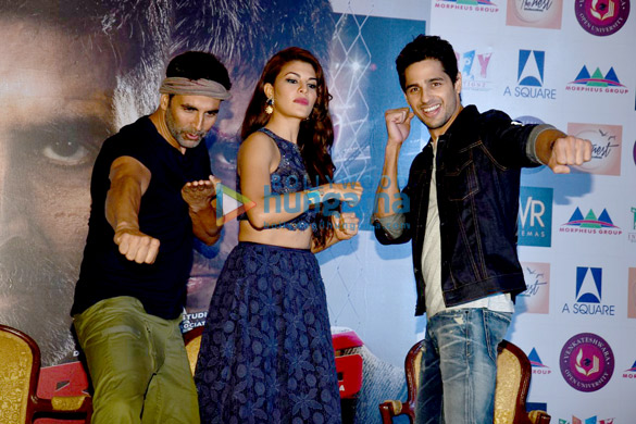 jacqueline fernandez celebrates her birthday in delhi at the brothers media meet 6