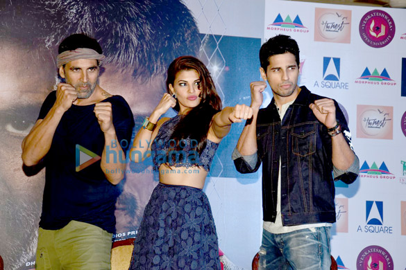 jacqueline fernandez celebrates her birthday in delhi at the brothers media meet 4