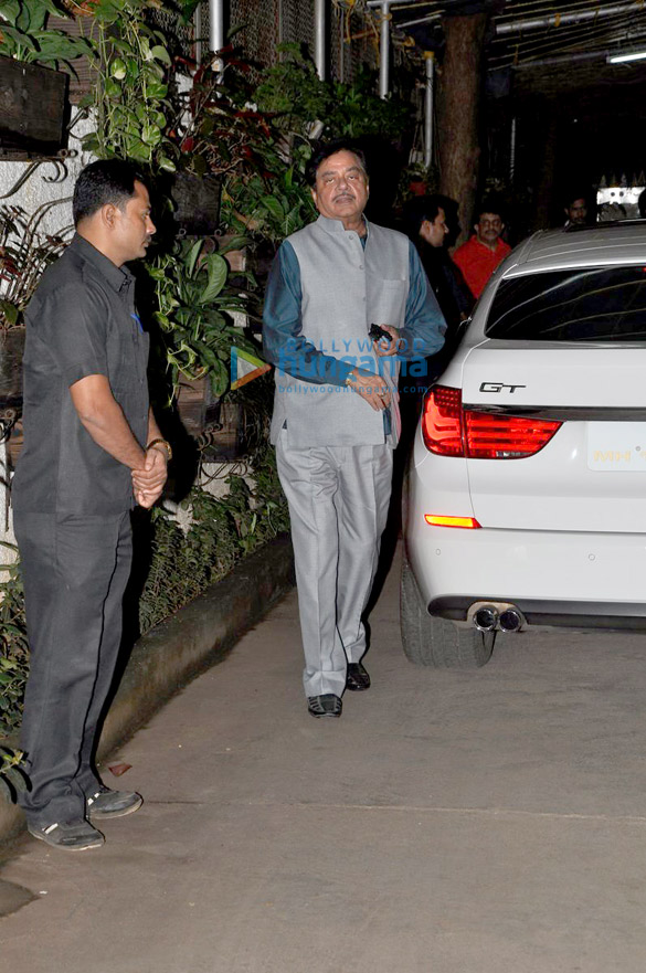 akshay kumar sonakshi sinha snapped at brothers screening 8