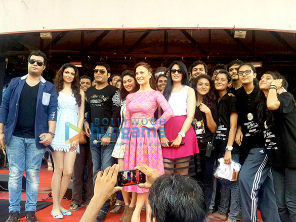 cast of kis kisko pyaar karoon visits nm college 2