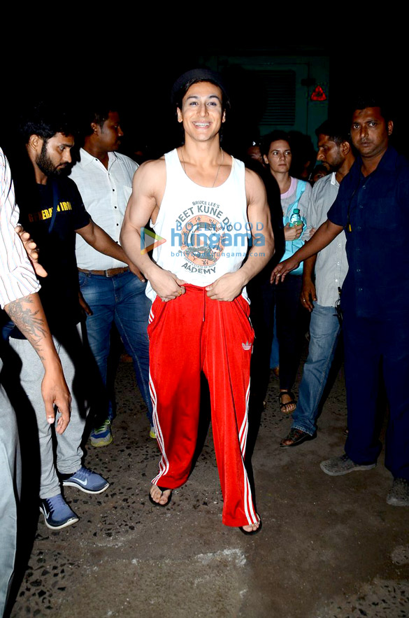 tiger shroff jacqueline fernandez snapped on the sets of the flying jat 7