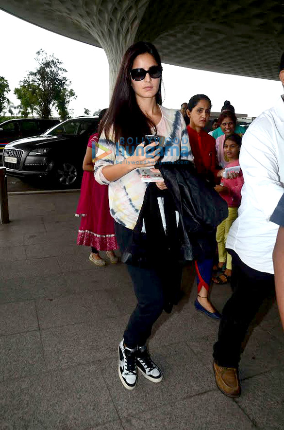 katrina kaif snapped leaving to shoot baar baar dekho in london 7