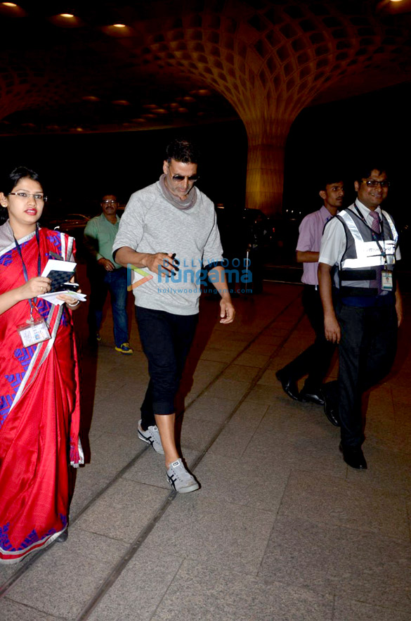 akshay kumar snapped leaving for housefull 3 shoot on his birthday 4