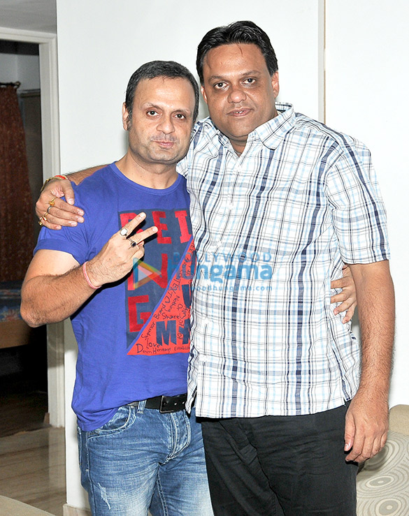 avadh sharma celebrates his birthday with the cast of his film ek kahani julie ki 10
