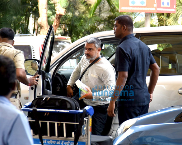 aamir khan snapped on his way to amritsar in his dangal look 9