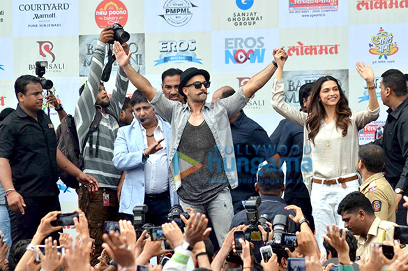 ranveer singh deepika padukone unveil the gajanana song from bajirao mastani 4