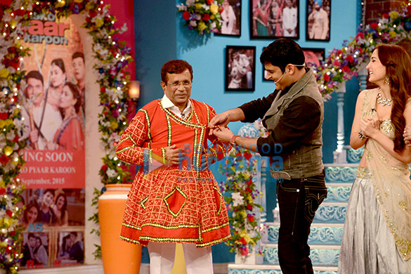 cast of kis kisko pyaar karoon on the sets of comedy nights with kapil 7