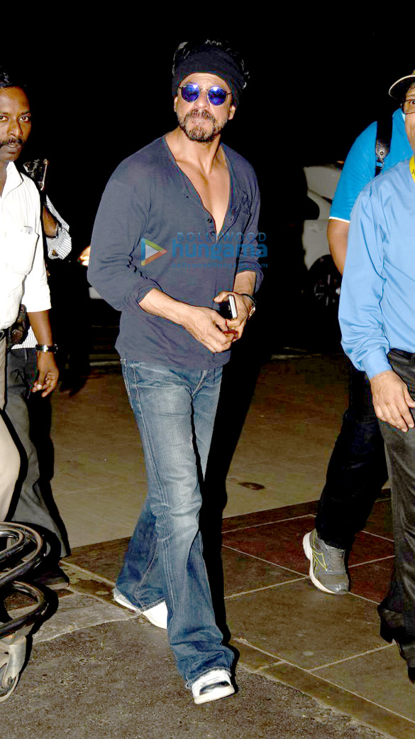 shah rukh khan departs to shoot dilwale in hyderabad 4