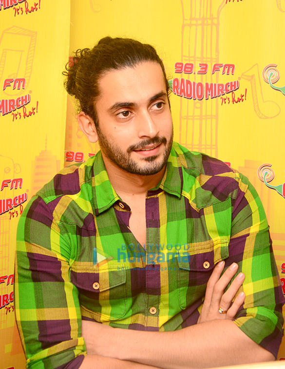 promotions of pyaar ka punchnama 2 at radio mirchi 98 3 fm studio 7
