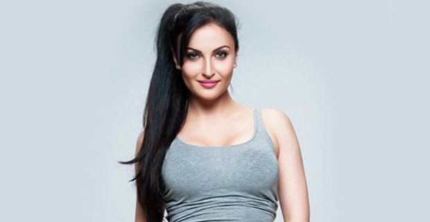 Ali Avram Xxx - Elli Avram Opens Up On Her HOT AND SEXY Avatar In 'Kis Kisko Pyaar Karoon'  - Bollywood Hungama