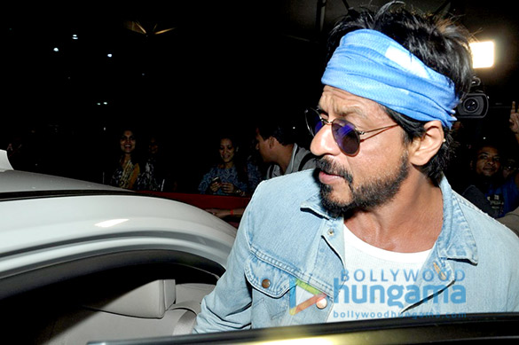 shah rukh khan returns post shooting for dilwale to celebrate gauri khans birthday 10