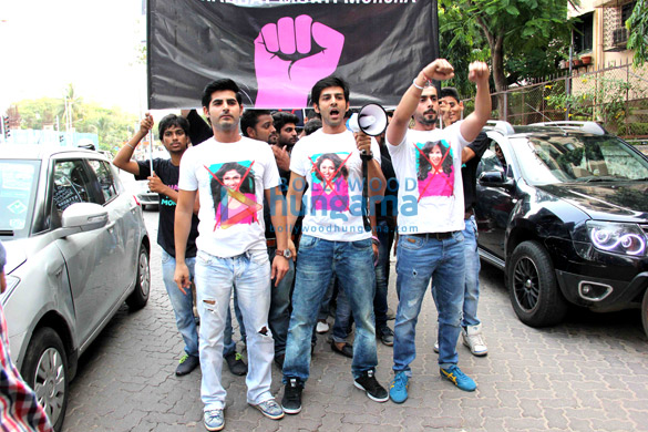 cast of pyaar ka punchnama 2 promote their film with a mohabbat mukti morcha 4