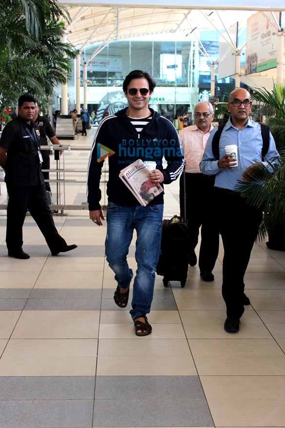 ajay devgn juhi chawla jaya bachchan others snapped at domestic airport 8