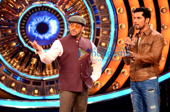 salman khan randeep hooda promote main aur charles on the sets of bigg boss 9 3