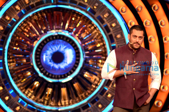 salman khan randeep hooda promote main aur charles on the sets of bigg boss 9 6