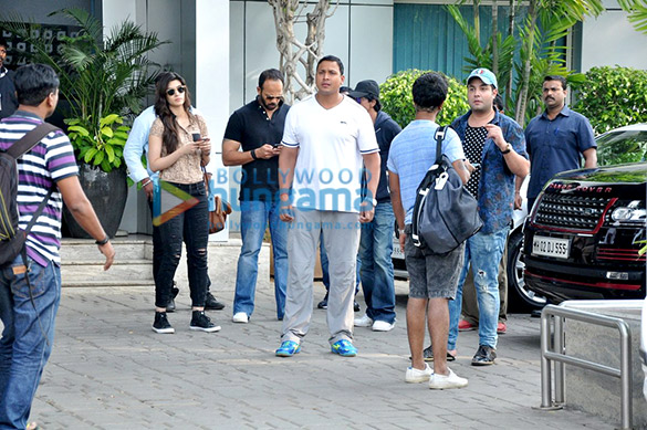 team of dilwale returns after completing their shoot schedule in goa 2
