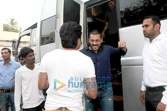 salman khan meets the star cast of great grand masti 5
