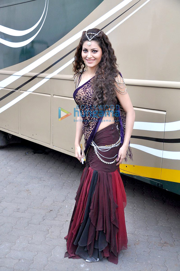 the cast of great grand masti snapped on the sets of the film at mehboob studio 3