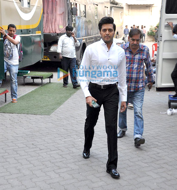 the cast of great grand masti snapped on the sets of the film at mehboob studio 12