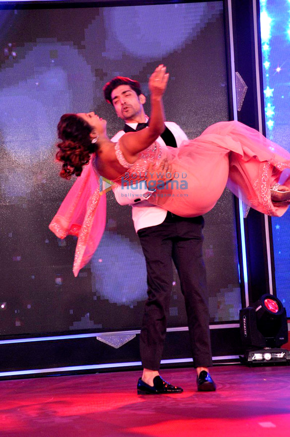 dilwale promotions at abp news saas bahu aur saazishs annual bash 6