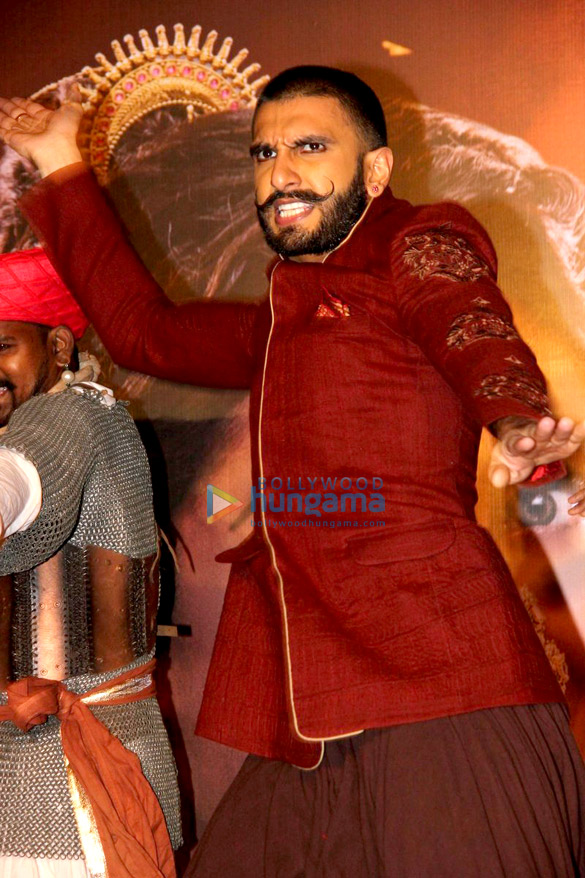 ranveer singh priyanka chopra launch malhari song from bajirao mastani 10