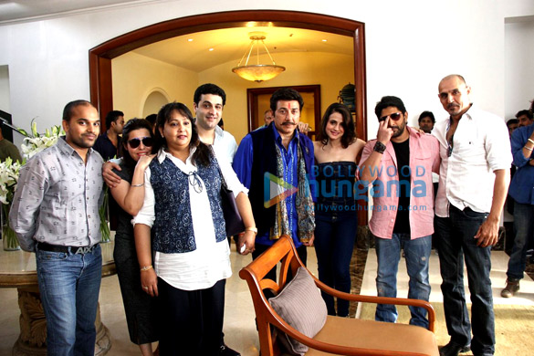 sunny deol ameesha patel arshad warsi snapped on the sets of bhaiyyaji superhit 2
