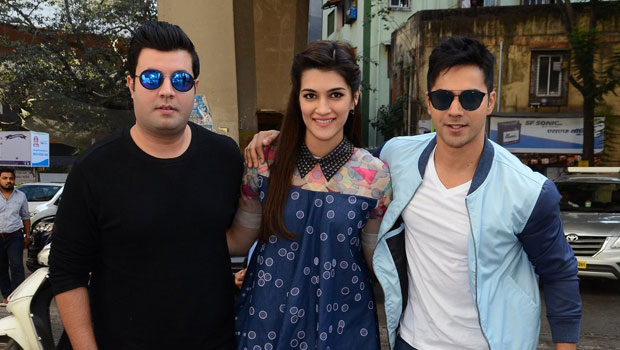 ‘Dilwale’ Team Promotes The Movie At Mithibhai College