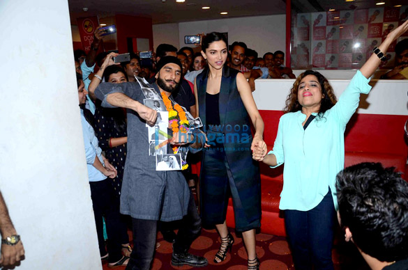 ranveer singh deepika padukone promote bajirao mastani on red fm 93 5 7