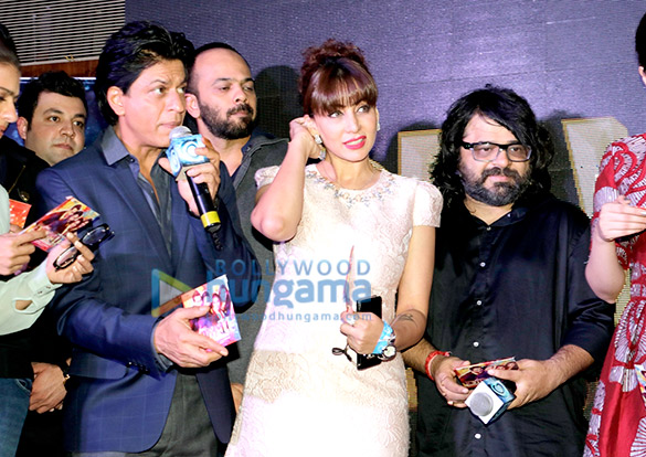 shah rukh khan kajol varun dhawan kriti sanon grace the music success bash of dilwale 17